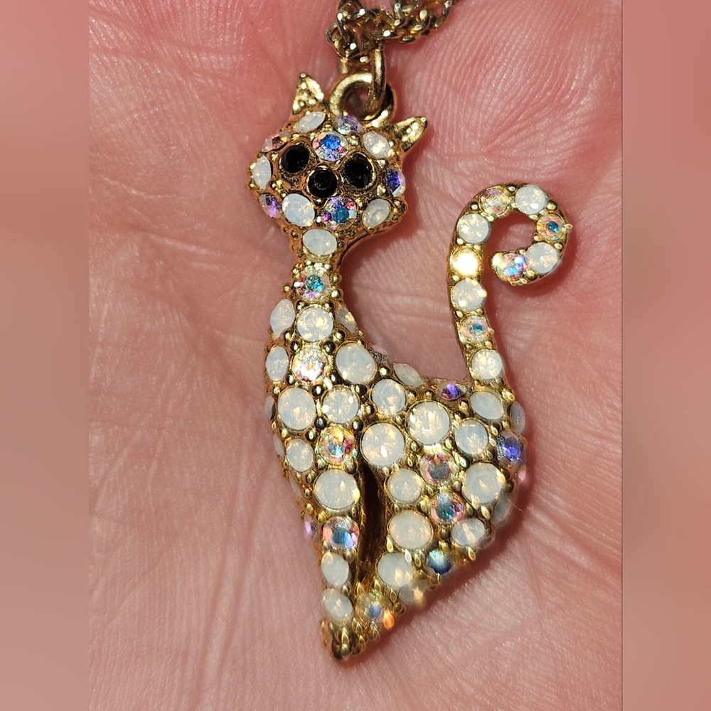 VINTAGE SARAH COVENTRY CRYSTAL RHINESTONES CAT GOLD TONE PENDANT NECKLACE